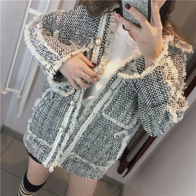 Vintage Elegant Tweed Jacket Women Autumn 2019 Designer Loose Fit Tassel Pearl Buttons College Coat Single Breasted Outerwear
Vintage Elegant Tweed Jacket Women Autumn 2019 Designer Loose Fit Tassel Pearl Buttons College Coat Single Breasted Outerwear