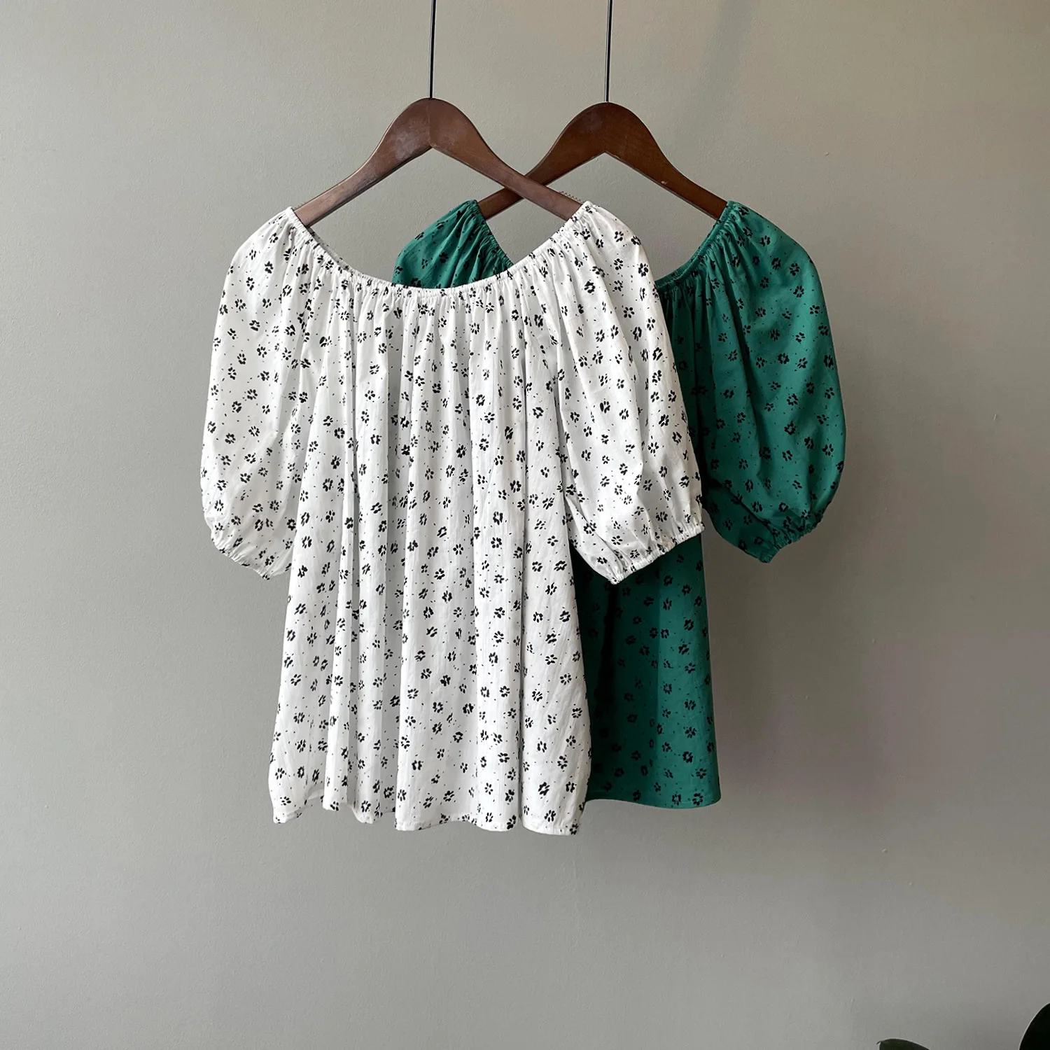 Fashion Floral Print Blouse Pullover Ladies One word collar Tee Tops Female Women's white Short Sleeve Shirt Blusas Femininas
Fashion Floral Print Blouse Pullover Ladies One word collar Tee Tops Female Women's white Short Sleeve Shirt Blusas Femininas