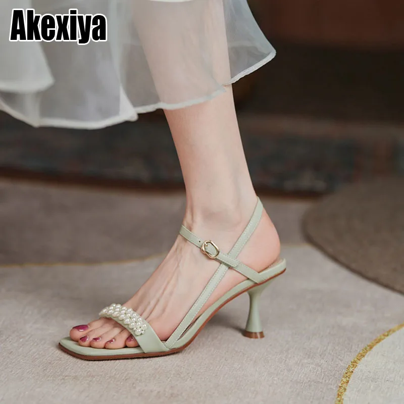 Женские сандалии с жемчугом и квадратным носком, стильные сандалии зеленого цвета на высоком каблуке-шпильке с открытым носком, подчеркива... 
Женские сандалии с жемчугом и квадратным носком, стильные сандалии зеленого цвета на высоком каблуке-шпильке с открытым носком, подчеркива...