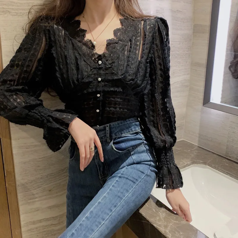 RUGOD 2021 spring v-neck simple solid shirt fashion lace up hollow out shirt all-match spring outgoing shirt 2021 new female
RUGOD 2021 spring v-neck simple solid shirt fashion lace up hollow out shirt all-match spring outgoing shirt 2021 new female