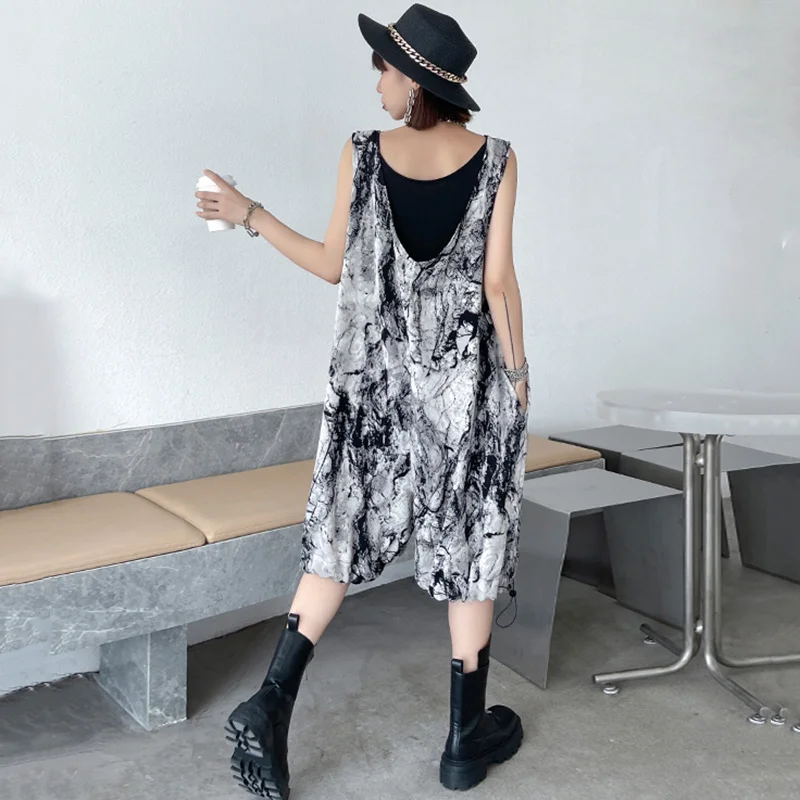 Loose Fit Women Black Pattern Printed Rompers New High Waist Pocket Stitch Pants Fashion Tide Spring Summer 2021 E925
Loose Fit Women Black Pattern Printed Rompers New High Waist Pocket Stitch Pants Fashion Tide Spring Summer 2021 E925