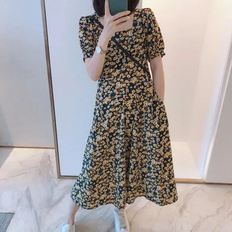 Floral dress female summer Korean printing temperament square collar waist large size loose and thin casual women's new dress
Floral dress female summer Korean printing temperament square collar waist large size loose and thin casual women's new dress
