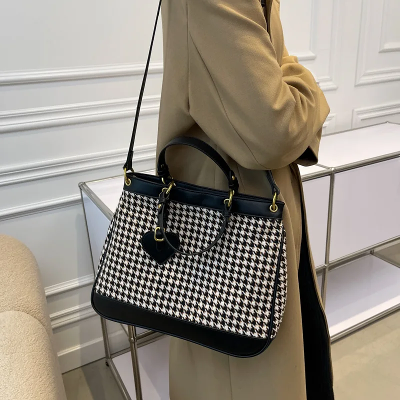 CGBAG 2021 Fashion Houndstooth Handbag Women Brand Luxury Designe Shoulder Bag Female Large Capacity Tote Bag Lady Crossbody Bag
CGBAG 2021 Fashion Houndstooth Handbag Women Brand Luxury Designe Shoulder Bag Female Large Capacity Tote Bag Lady Crossbody Bag