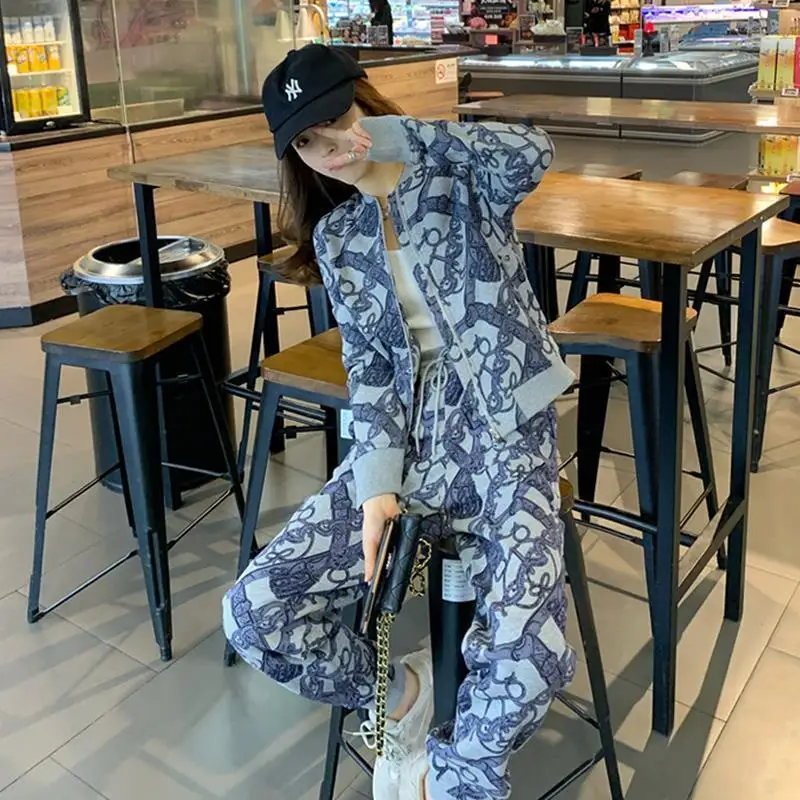 Sweater Suit Female 2021 Spring New Style Small Sports Casual Fashion Age-reducing Western Style Trousers Two-piece Suit
Sweater Suit Female 2021 Spring New Style Small Sports Casual Fashion Age-reducing Western Style Trousers Two-piece Suit