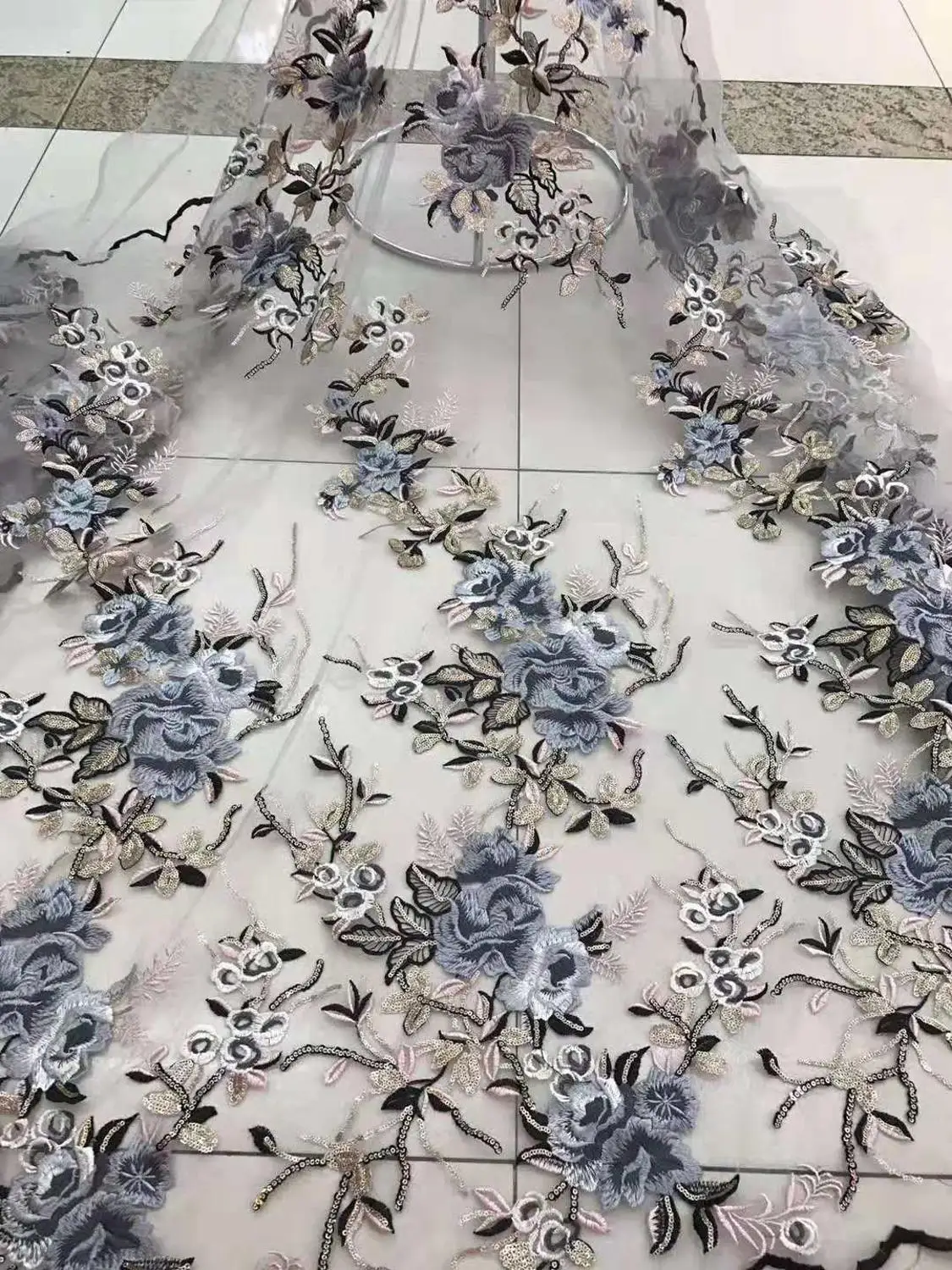 Fine unilateral sequin embroidery French mesh African lace tulle sequins tassel Nigerian lace for DIY evening dress skirt
Fine unilateral sequin embroidery French mesh African lace tulle sequins tassel Nigerian lace for DIY evening dress skirt