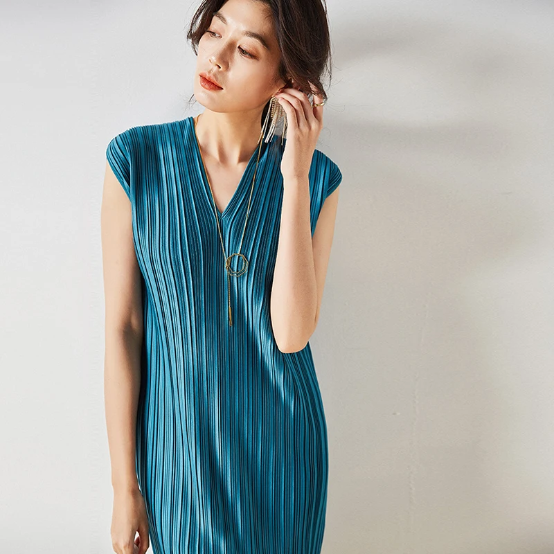 New Midi Dress Fashion Summer Drop-shoulder Slim Loose Retro Style V-Neck Sexy Crimped 
New Midi Dress Fashion Summer Drop-shoulder Slim Loose Retro Style V-Neck Sexy Crimped