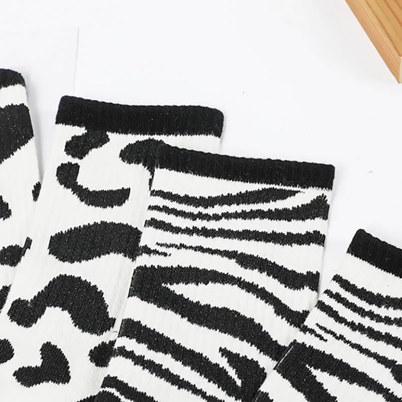 Q Unisex Harajuku Calcetines Street Tide Brand Ins Black And White Breathable Hip Hop Skateboarding Trend Men Women Casual Socks
Q Unisex Harajuku Calcetines Street Tide Brand Ins Black And White Breathable Hip Hop Skateboarding Trend Men Women Casual Socks