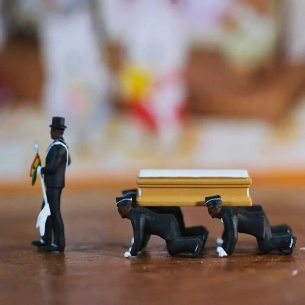 Cosplay Ghana Dancing 1/64 Ghana Funeral Coffin Dancing Pallbearer Team Model Action Figure Car Decor Funny Model toy
Cosplay Ghana Dancing 1/64 Ghana Funeral Coffin Dancing Pallbearer Team Model Action Figure Car Decor Funny Model toy