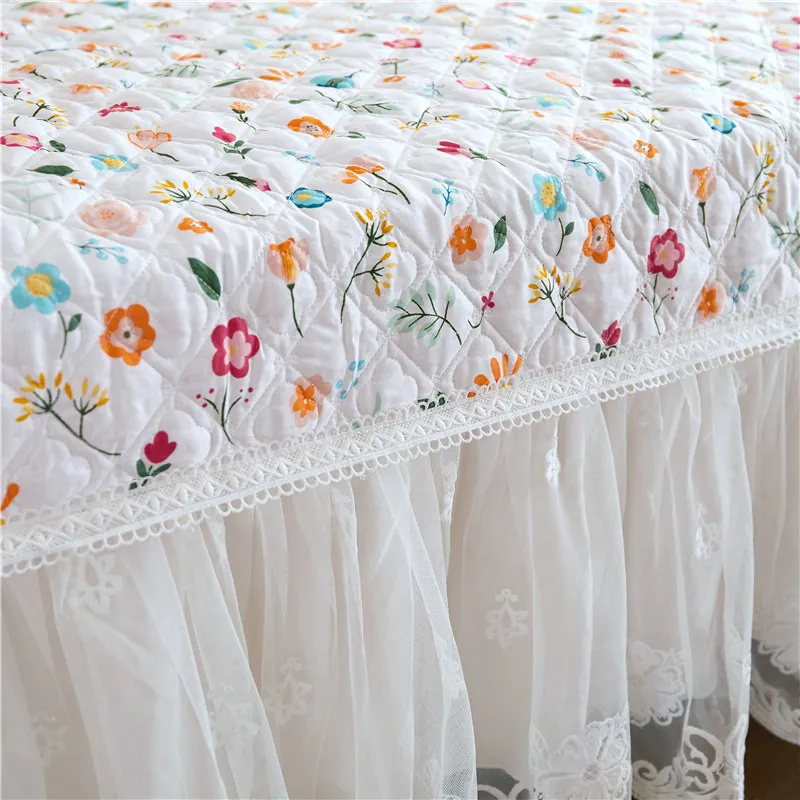 Korean Floral Embroidery Lace Bedskirt Cotton King Queen Size Quilted Bed Cover Full Twin Bedspread with Two Pillowcase Romantic
Korean Floral Embroidery Lace Bedskirt Cotton King Queen Size Quilted Bed Cover Full Twin Bedspread with Two Pillowcase Romantic