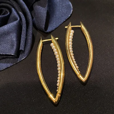 V-Shaped Line Earrings For Women Pearl Earrings Geometric Rhombus Simple Versatile Temperament Minority Design New Style Fashion 
V-Shaped Line Earrings For Women Pearl Earrings Geometric Rhombus Simple Versatile Temperament Minority Design New Style Fashion