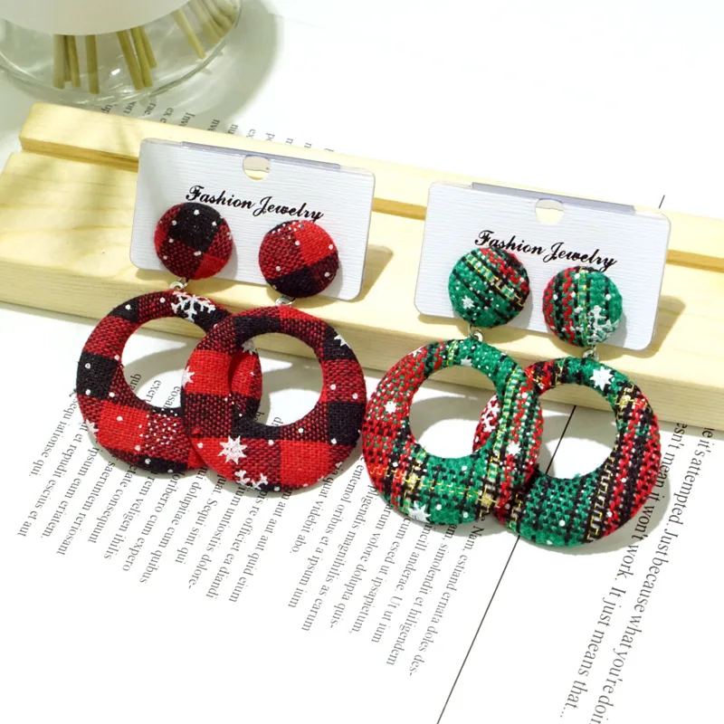 Fashion Personalized Christmas Earrings Geometric round Plaid Fabric Ear Studs Earrings for Women
Fashion Personalized Christmas Earrings Geometric round Plaid Fabric Ear Studs Earrings for Women