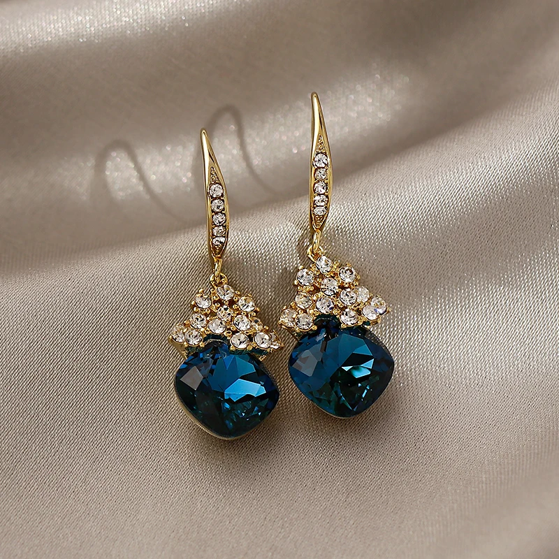 OLIRAFT 2021 Trend High Grade Sense Blue Crystal Earrings Cool Girl's Retro Elegant Korean Hanging Earrings For Women Jewelry
OLIRAFT 2021 Trend High Grade Sense Blue Crystal Earrings Cool Girl's Retro Elegant Korean Hanging Earrings For Women Jewelry