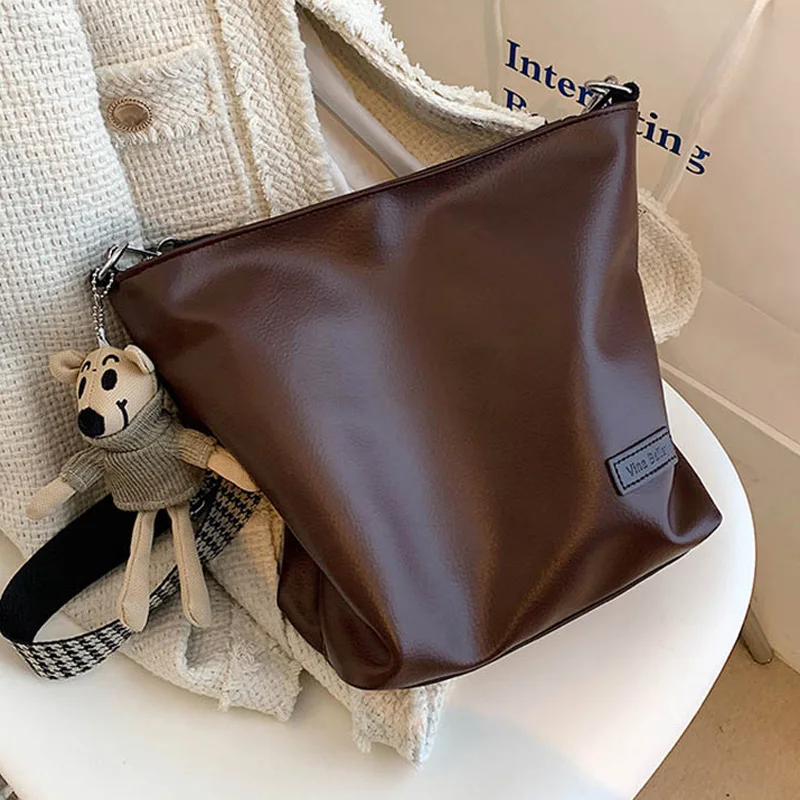 Высококачественные кожаные женские сумки-тоуты с подвеской, новинка зимы 2021, модная сумка на плечо, женские роскошные брендовые дизайнерск... 
Высококачественные кожаные женские сумки-тоуты с подвеской, новинка зимы 2021, модная сумка на плечо, женские роскошные брендовые дизайнерск...