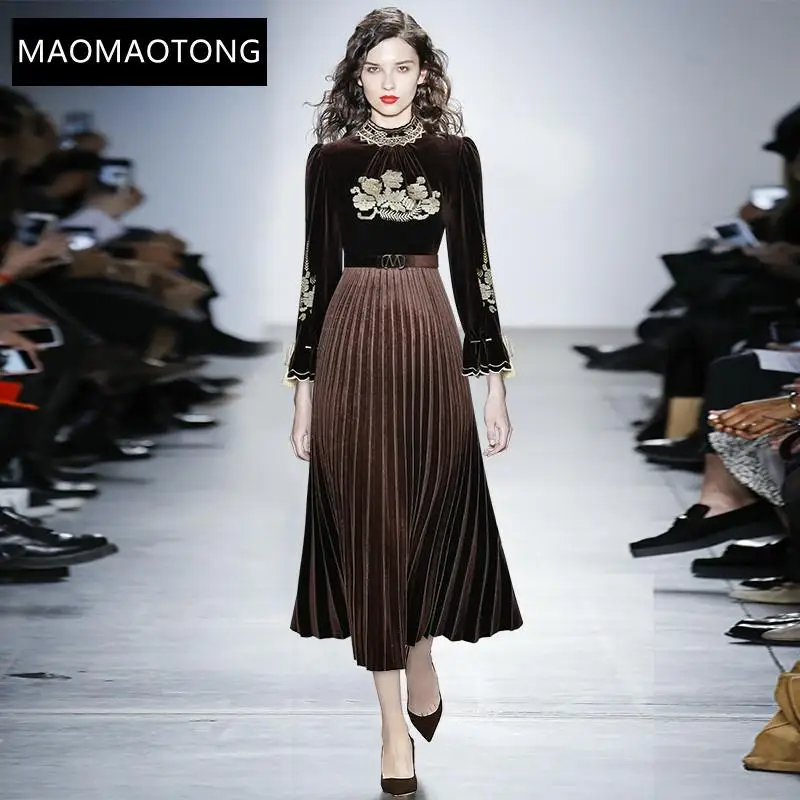 2021 Autumn and Winter Runway Elegant Velvet Dress Women's Stand-up collar Hollow out embroidery Vintage Party Dress
2021 Autumn and Winter Runway Elegant Velvet Dress Women's Stand-up collar Hollow out embroidery Vintage Party Dress