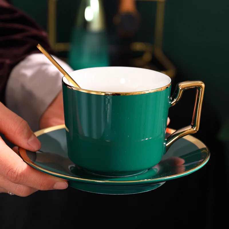 European style home light luxury coffee cup and saucer set gift custom ceramic cup with spoon dark green coffee cup and saucer
European style home light luxury coffee cup and saucer set gift custom ceramic cup with spoon dark green coffee cup and saucer