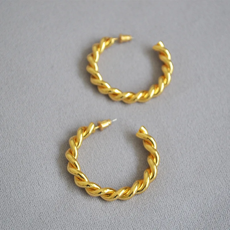 Gold-Plated Twisted C-Shaped Stud Earrings for Women
Gold-Plated Twisted C-Shaped Stud Earrings for Women