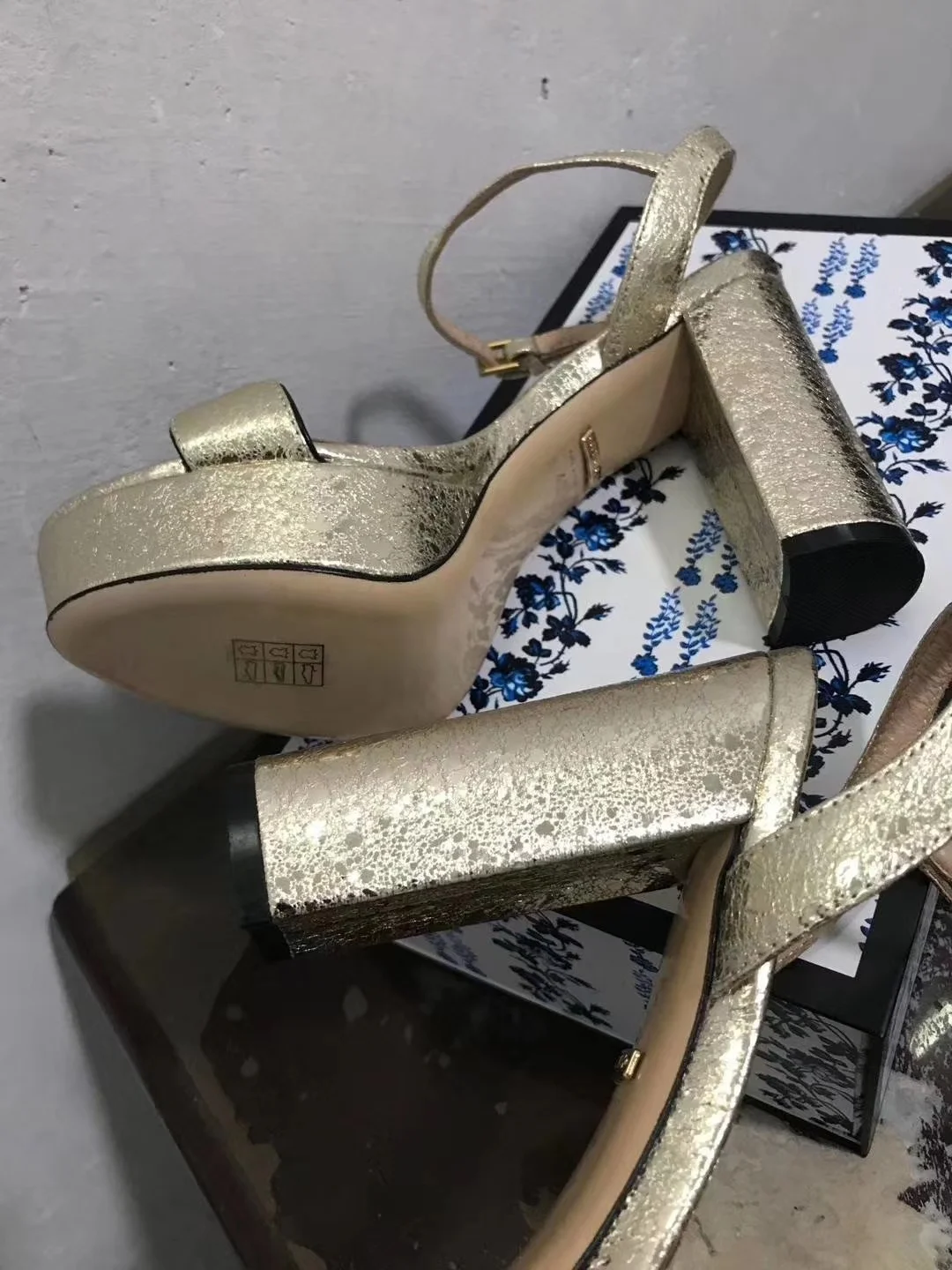 2021 Women Sandals Summer Breathable 11cm High Heels Fashion Designer Shoes Modern Sandals Luxury Brands Best Quality size 41 42
2021 Women Sandals Summer Breathable 11cm High Heels Fashion Designer Shoes Modern Sandals Luxury Brands Best Quality size 41 42