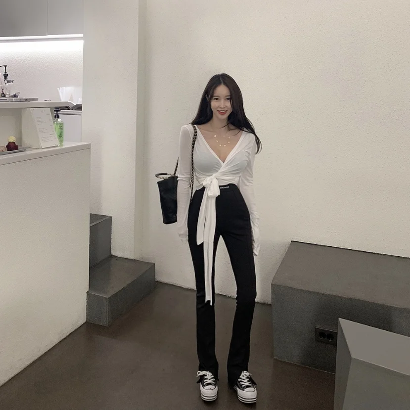 South Korea Gate autumn winter 2020 solid color cross V-neck irregular lace up personalized adjustable bottom T-shirt
South Korea Gate autumn winter 2020 solid color cross V-neck irregular lace up personalized adjustable bottom T-shirt