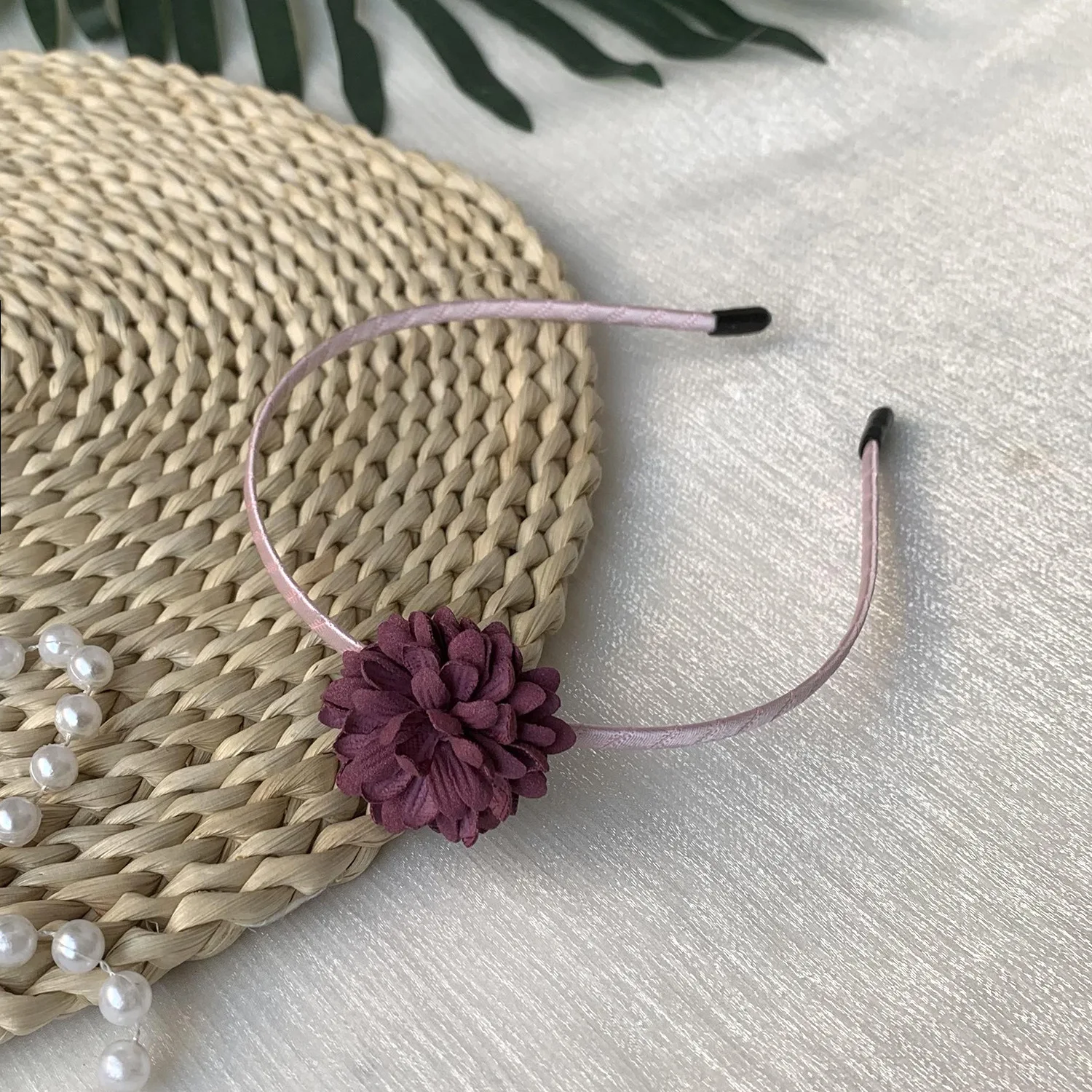 Children's Hair Decoration Girl Plush Hair Card Pearl Flower Hair Hoop Girl Cute Three-dimensional Headband Hair Accessories
Children's Hair Decoration Girl Plush Hair Card Pearl Flower Hair Hoop Girl Cute Three-dimensional Headband Hair Accessories