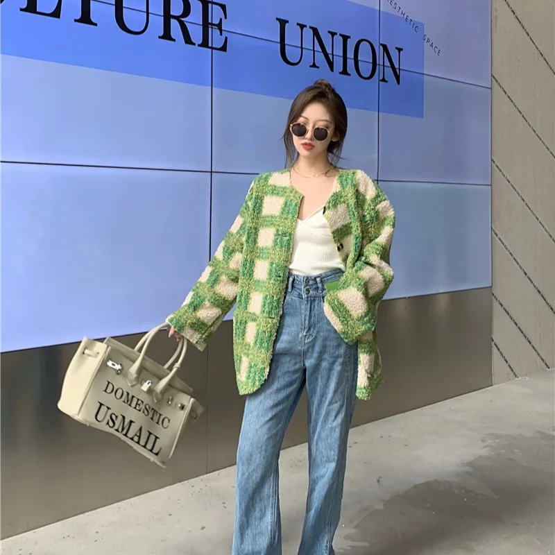 Lamb wool coat women's autumn and winter new style thickened warmth loose mid-length plaid Korean cardigan jacket women trendy
Lamb wool coat women's autumn and winter new style thickened warmth loose mid-length plaid Korean cardigan jacket women trendy