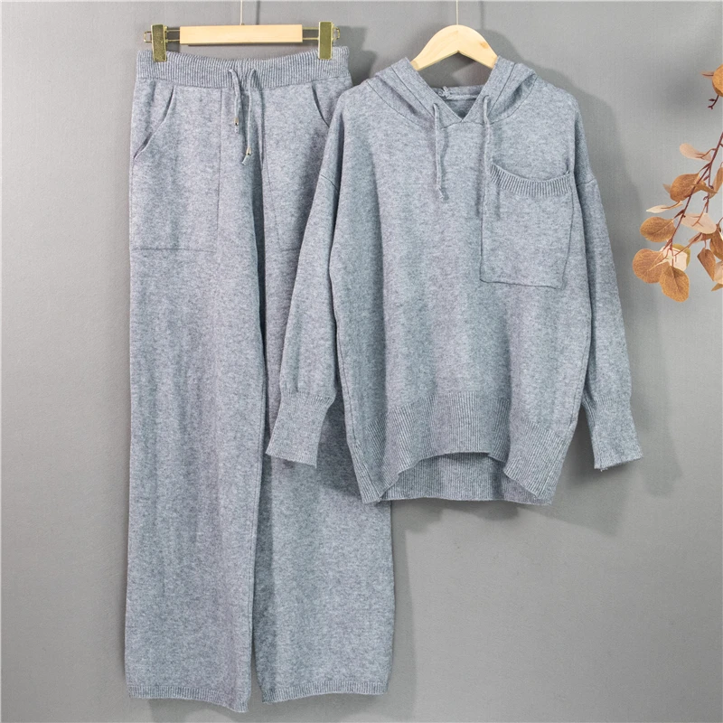 Make the spot! Ms new winter warm knit hooded sweater and wide-legged tall waist trousers leisure suit
Make the spot! Ms new winter warm knit hooded sweater and wide-legged tall waist trousers leisure suit