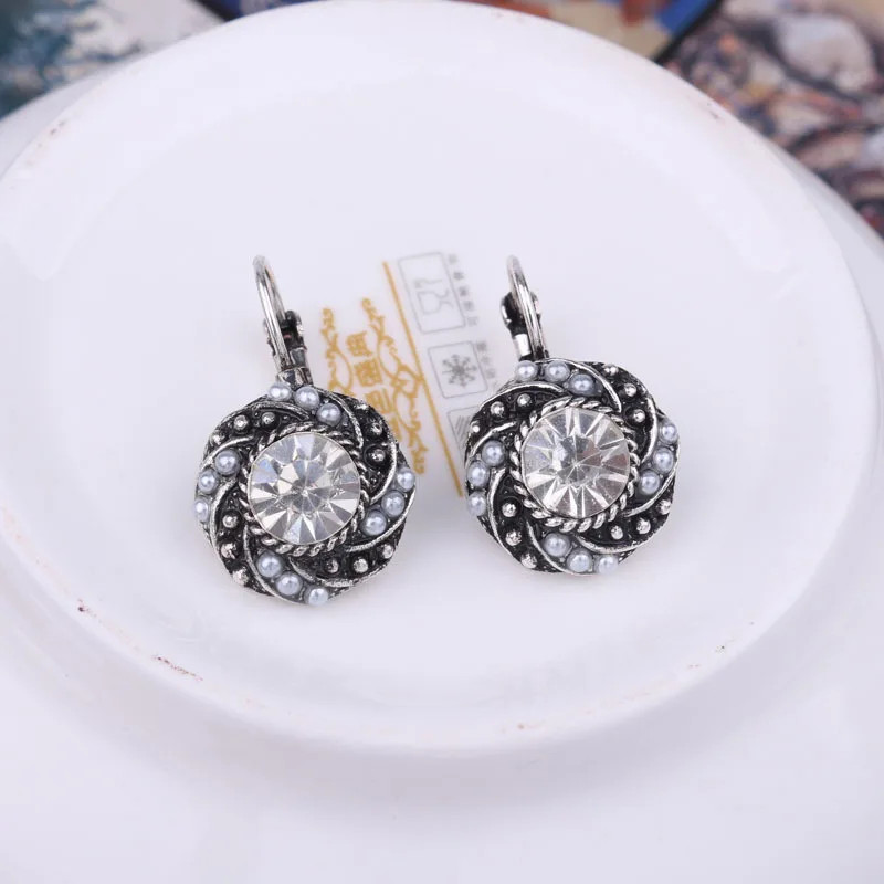 DoreenBeads fashion Bohemia Vintage Ancient silver color alloy earring spiral Rhinestone white Earrings For women jewelry gift
DoreenBeads fashion Bohemia Vintage Ancient silver color alloy earring spiral Rhinestone white Earrings For women jewelry gift