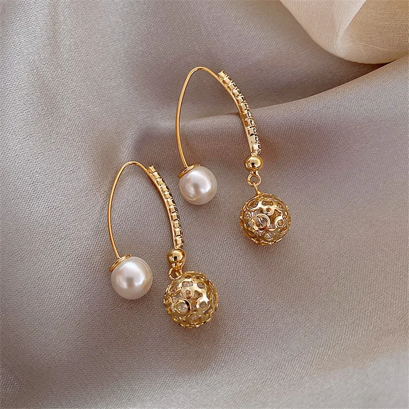 2021 Trendy Korean New Hollow-out Ball Earrings Rhinestone Stars Pendant Earring Women Girl Temperament Sweet Party Jewelry 
2021 Trendy Korean New Hollow-out Ball Earrings Rhinestone Stars Pendant Earring Women Girl Temperament Sweet Party Jewelry