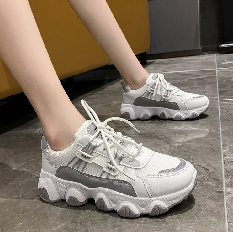 2021 Trainers Women Durable Outside Sneakers Female Platform Durable Damping Comfortable Leather Female Vulcanized Shoes 
2021 Trainers Women Durable Outside Sneakers Female Platform Durable Damping Comfortable Leather Female Vulcanized Shoes