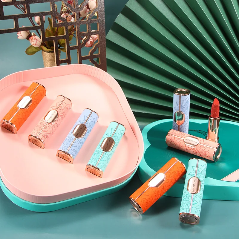 Valentine's Day Present Retro Velvet Matte Carved Lipstick Gift Box Long Lasting Moisturizing Red Lips Beauty Makeup Cosmetics
Valentine's Day Present Retro Velvet Matte Carved Lipstick Gift Box Long Lasting Moisturizing Red Lips Beauty Makeup Cosmetics