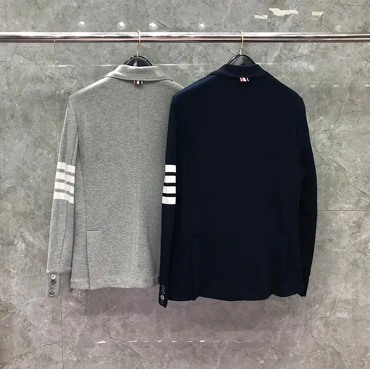 TB 2021 Fashion THOM Brand Blazer Men British Casual Suit Slim Men's Jacket Turn-Down Collar Spring Autumn Striped Cotton Coat
TB 2021 Fashion THOM Brand Blazer Men British Casual Suit Slim Men's Jacket Turn-Down Collar Spring Autumn Striped Cotton Coat