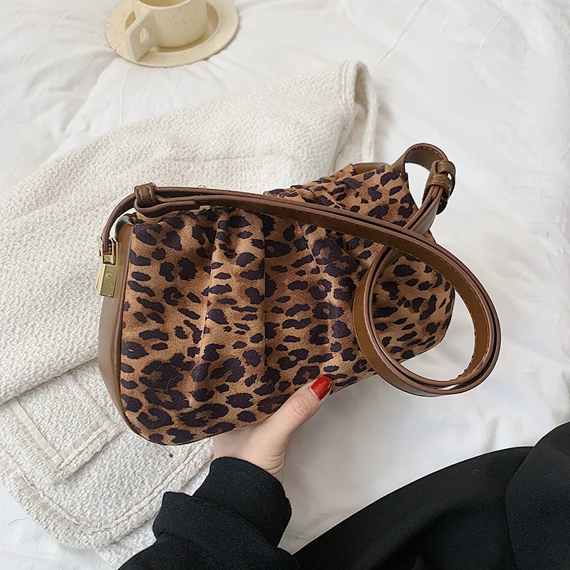 VeryMe 2021 New Fashion Leopard Shoulder Bag Women PU Leather Pleated Handbag Luxury Crossbody Sac Zebra Pattern Messenger Totes
VeryMe 2021 New Fashion Leopard Shoulder Bag Women PU Leather Pleated Handbag Luxury Crossbody Sac Zebra Pattern Messenger Totes