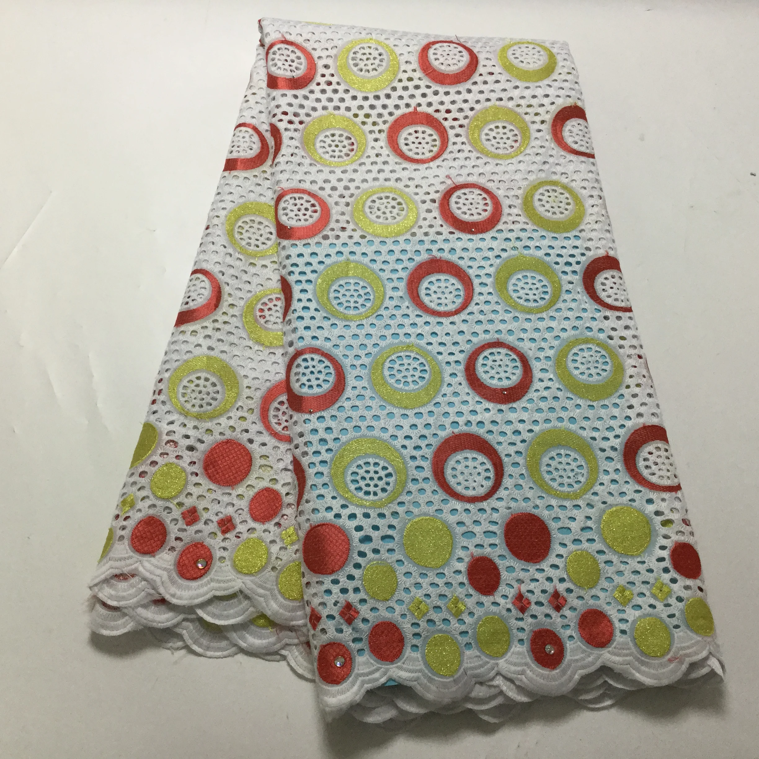 2020 Высокое качество африканская кружевная ткань с ушками из хлопка нигерийские кружевные ткани швейцарская вуаль кружева в швейцарской вы...
2020 Высокое качество африканская кружевная ткань с ушками из хлопка нигерийские кружевные ткани швейцарская вуаль кружева в швейцарской вы...