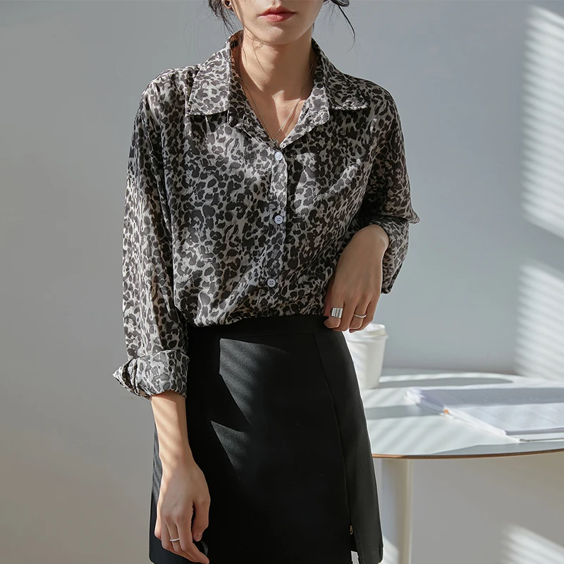 ZAWAHIKI Korean Vintage Leopard Print Blusas Mujer 2021Spring Long Sleeve Single Breasted Turn-down Collar Elegant Women's Shirt
ZAWAHIKI Korean Vintage Leopard Print Blusas Mujer 2021Spring Long Sleeve Single Breasted Turn-down Collar Elegant Women's Shirt