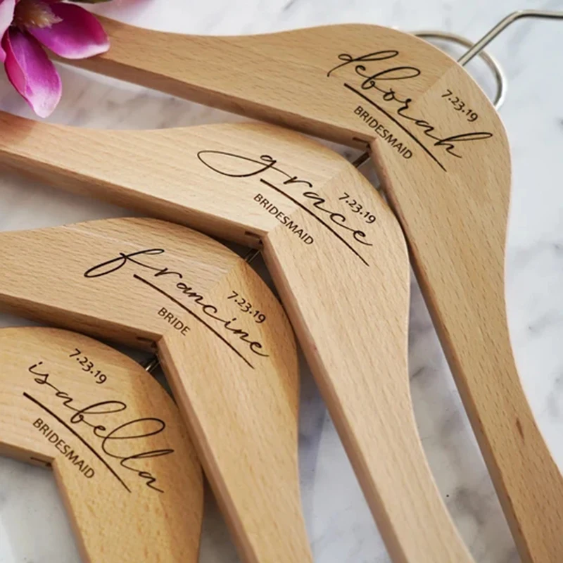 Вешалка для костюма с гравировкой, свадебный подарок, индивидуализированная Женская Свадебная Вешалка с именами 
Вешалка для костюма с гравировкой, свадебный подарок, индивидуализированная Женская Свадебная Вешалка с именами