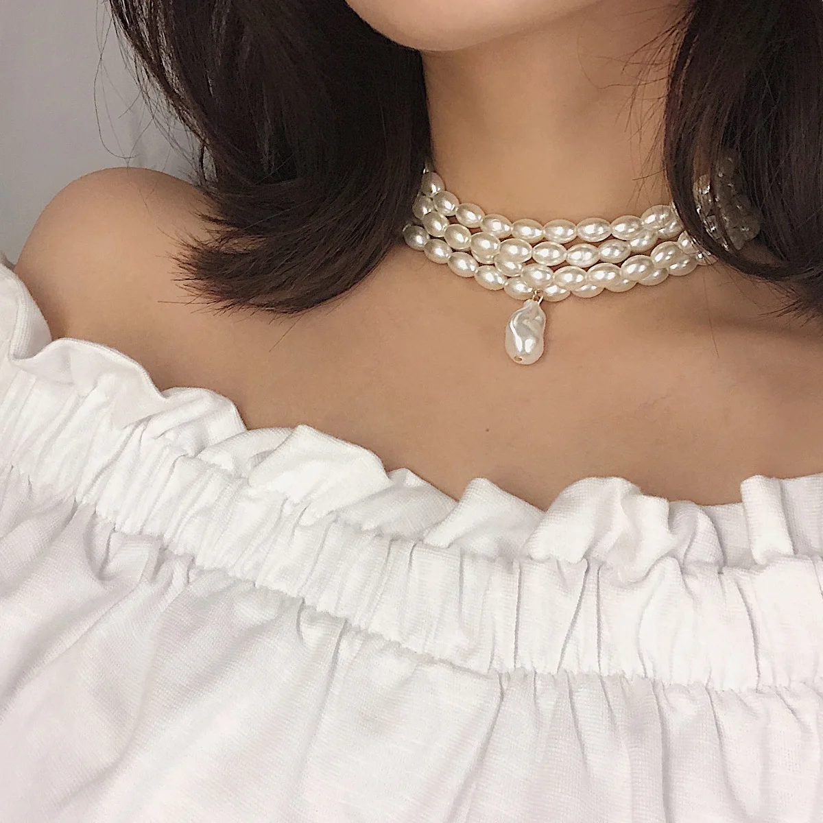 European and American jewelry personality wild geometric beaded necklace simple multi-layer pearl pendant necklace female
European and American jewelry personality wild geometric beaded necklace simple multi-layer pearl pendant necklace female