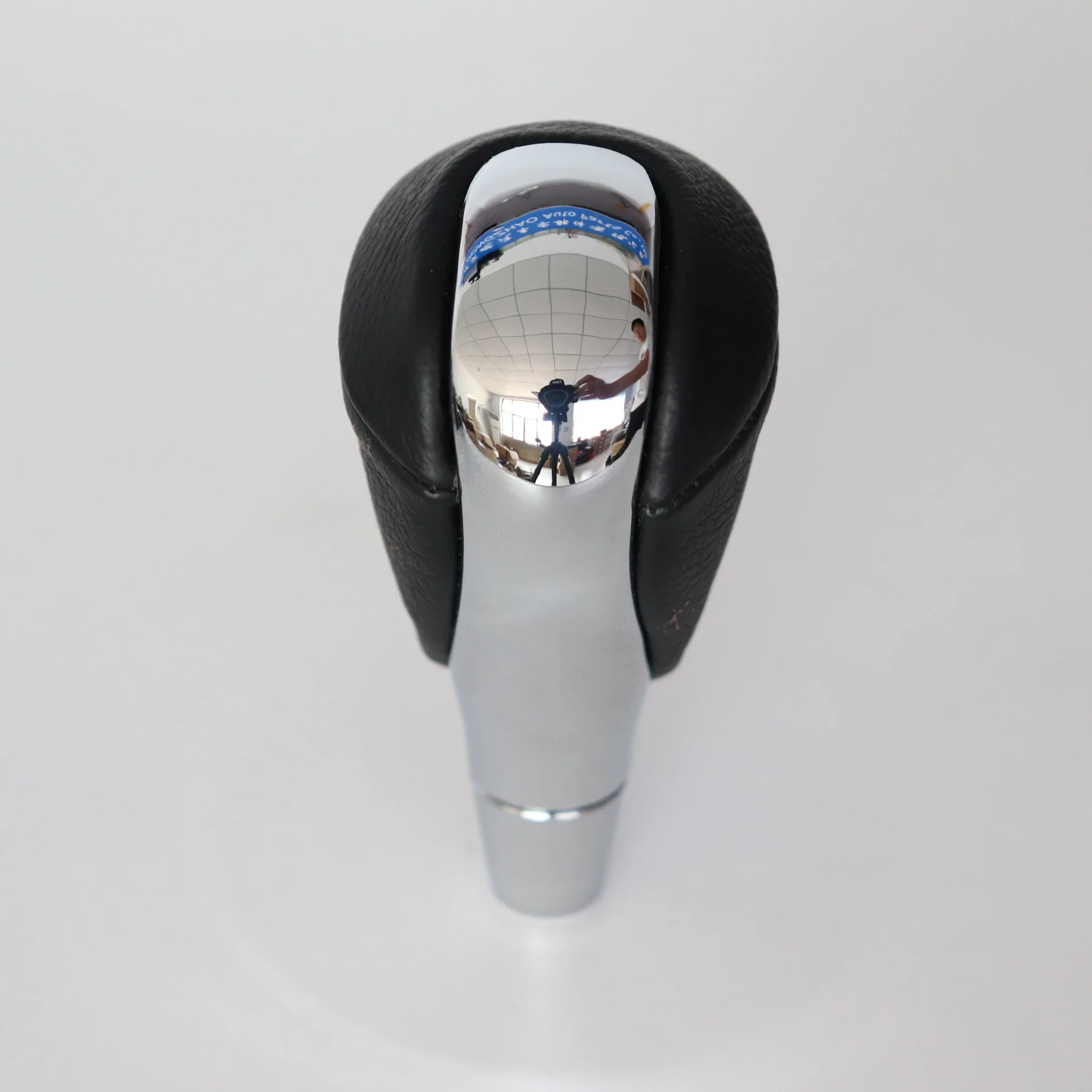 Black Leather Mirror Chrome Shift Knob for Toyota Lexus ES330 ES350 GS460 IS250 LX470 LS460 RX350 RX400H LX RX450H SC430 CT200H
Black Leather Mirror Chrome Shift Knob for Toyota Lexus ES330 ES350 GS460 IS250 LX470 LS460 RX350 RX400H LX RX450H SC430 CT200H
