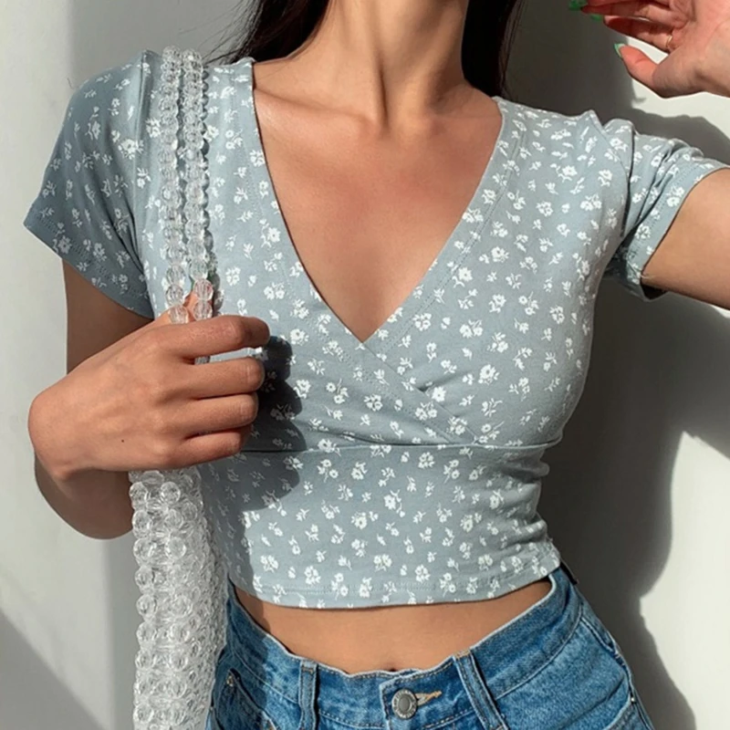 Vintage V Neck Crop Top Women Short Sleeve Blue Flower Print Cross Pleated T-shirt Casual High Waist Female Tee Shirt Slim Tops
Vintage V Neck Crop Top Women Short Sleeve Blue Flower Print Cross Pleated T-shirt Casual High Waist Female Tee Shirt Slim Tops