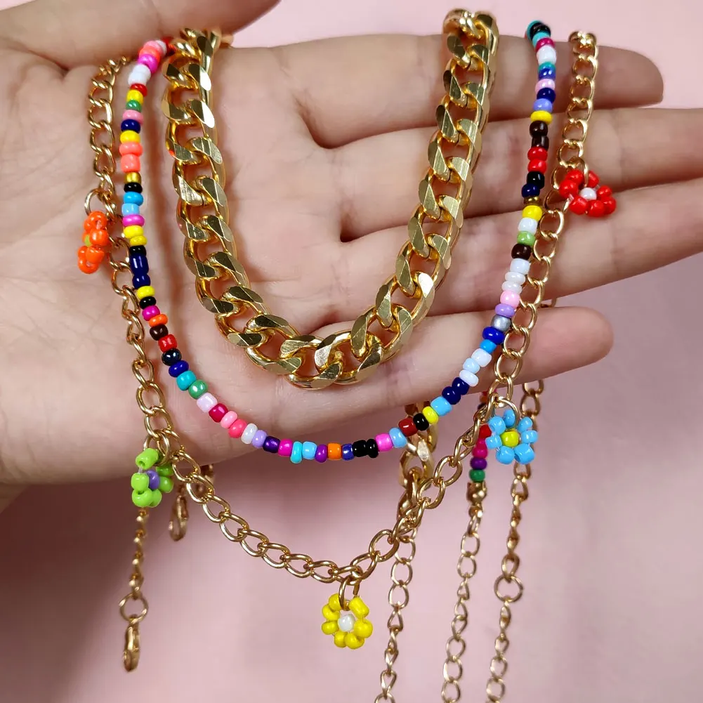 

Beach Style Layered Necklaces Colored Bead Flower Metal Necklace Colorful Acrylic Rice Beads Strand Cuban Chunky Chain 2021