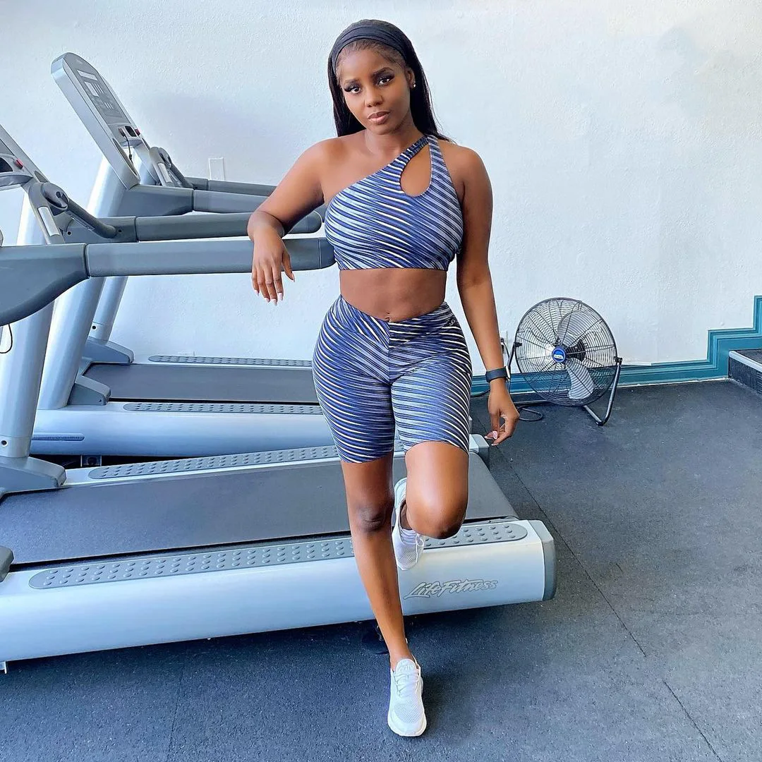 2021Summer New Fashion Irregular Stripe Printed Short Vest High Waist Shorts Tight Two-Piece Suit
2021Summer New Fashion Irregular Stripe Printed Short Vest High Waist Shorts Tight Two-Piece Suit
