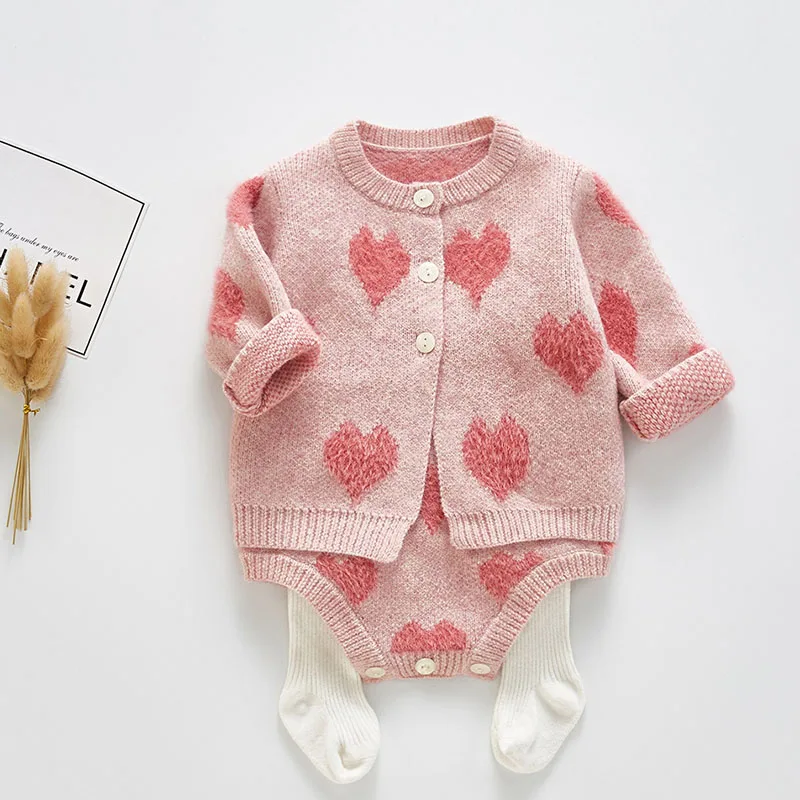 2021 New Pattern Baby Jumpsuit Girl Spring And Autumn Sweater love Print Jacket + love Print Jumpsuit Two Piece Suit
2021 New Pattern Baby Jumpsuit Girl Spring And Autumn Sweater love Print Jacket + love Print Jumpsuit Two Piece Suit