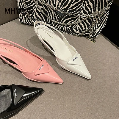 2021 Catwalk Cat Heel Set Foot Shallow Mouth Sandals European Solid Color Baotou Back Empty Women's Shoes 35-40 Size
2021 Catwalk Cat Heel Set Foot Shallow Mouth Sandals European Solid Color Baotou Back Empty Women's Shoes 35-40 Size