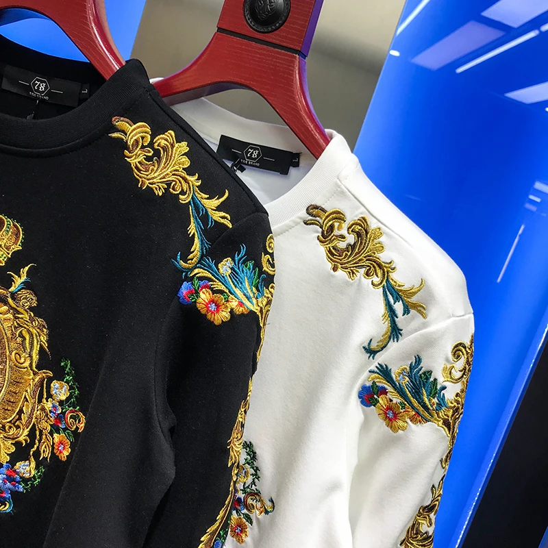 Autumn 2020 men's long sleeve net red embroidery crown top round neck European station long sleeve sweater youth Pullover trend 
Autumn 2020 men's long sleeve net red embroidery crown top round neck European station long sleeve sweater youth Pullover trend