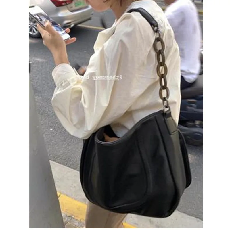 Retro Chain Large Shoulder Bag Women Travel Bags pu Leather Luxury Handbags Women Casual Brand Tote Designer Sac A Main Femme
Retro Chain Large Shoulder Bag Women Travel Bags pu Leather Luxury Handbags Women Casual Brand Tote Designer Sac A Main Femme