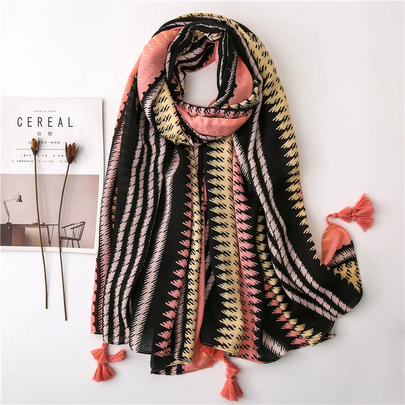 2020 scarf Multicolor print tourism sunscreen silk scarves women winter Fashion Flower seaside quality cotton material shawl
2020 scarf Multicolor print tourism sunscreen silk scarves women winter Fashion Flower seaside quality cotton material shawl