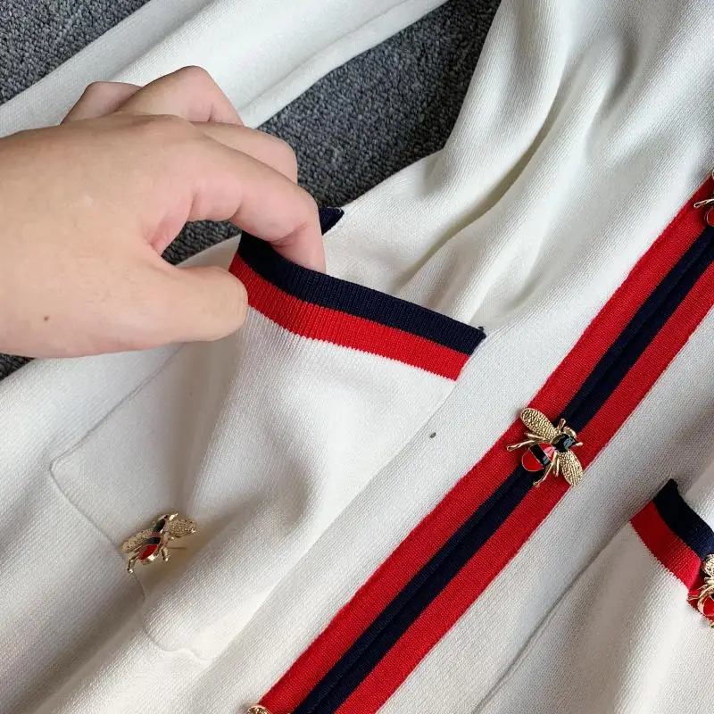 Contrast Colour Striped Knitted Women Mini Dress 2019 Autumn Winter Runway Bees Button V-Neck Long Sleeve Pocket Vintage Dress
Contrast Colour Striped Knitted Women Mini Dress 2019 Autumn Winter Runway Bees Button V-Neck Long Sleeve Pocket Vintage Dress