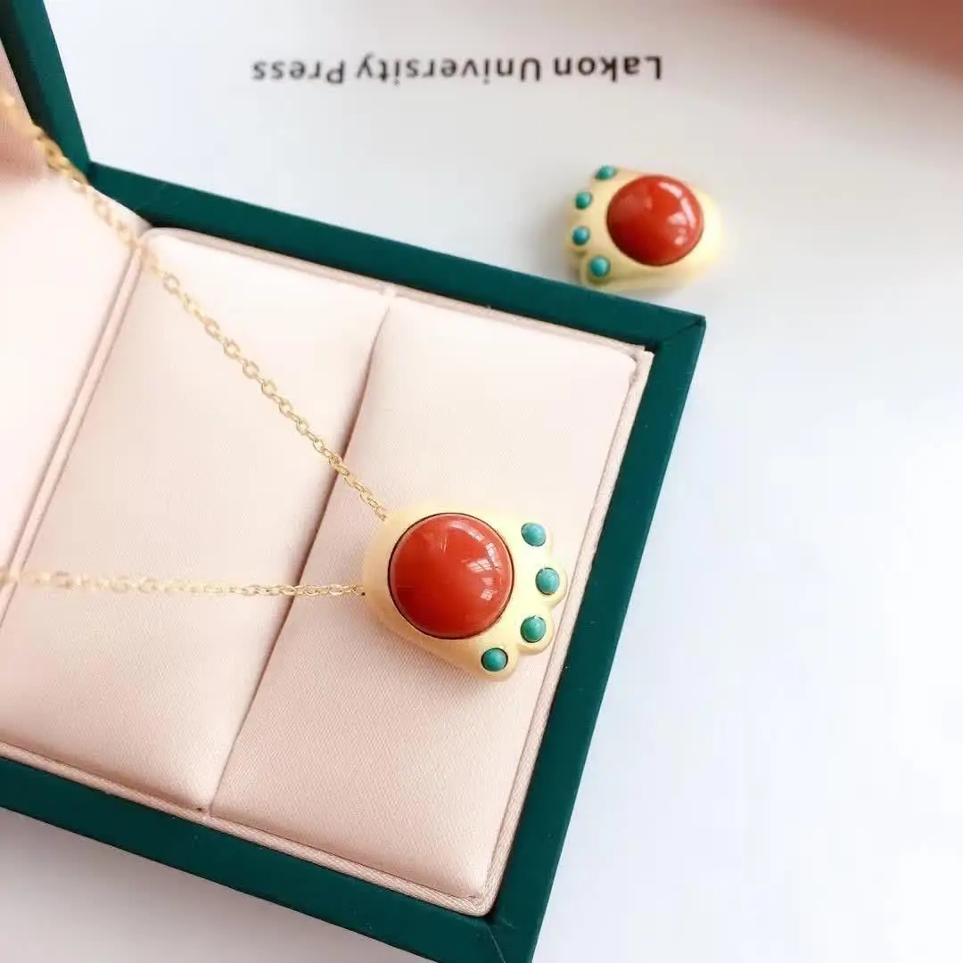 New silver inlaid south and Hetian Chalcedony pendant necklace Chinese style palace lovely cat's paw women's jewelry
New silver inlaid south and Hetian Chalcedony pendant necklace Chinese style palace lovely cat's paw women's jewelry