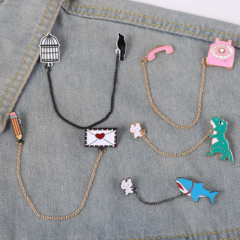 Metal Chain Brooches White Cat Cartoon Animal Enamel Pins Women Denim Shirt Collar Bag Fashion Lapel Pin Badge Jewelry
Metal Chain Brooches White Cat Cartoon Animal Enamel Pins Women Denim Shirt Collar Bag Fashion Lapel Pin Badge Jewelry