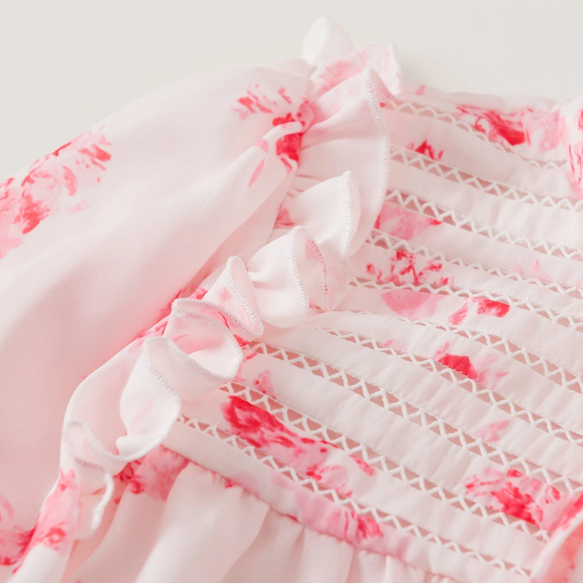 Floral Printed Blouse Women Summer Ruffle Pleated Bow Tie Elegant Casual Shirt Chemise Woman Fashion Vetement Shirts 2021
Floral Printed Blouse Women Summer Ruffle Pleated Bow Tie Elegant Casual Shirt Chemise Woman Fashion Vetement Shirts 2021
