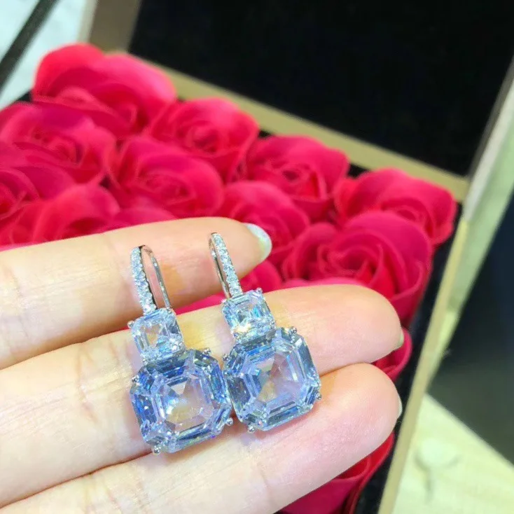 Fashion Crystal Zircon Stone Earrings pure 925 Sterling Silver lucky stone zirconia Stud Earrings for Women girl baby jewelry
Fashion Crystal Zircon Stone Earrings pure 925 Sterling Silver lucky stone zirconia Stud Earrings for Women girl baby jewelry