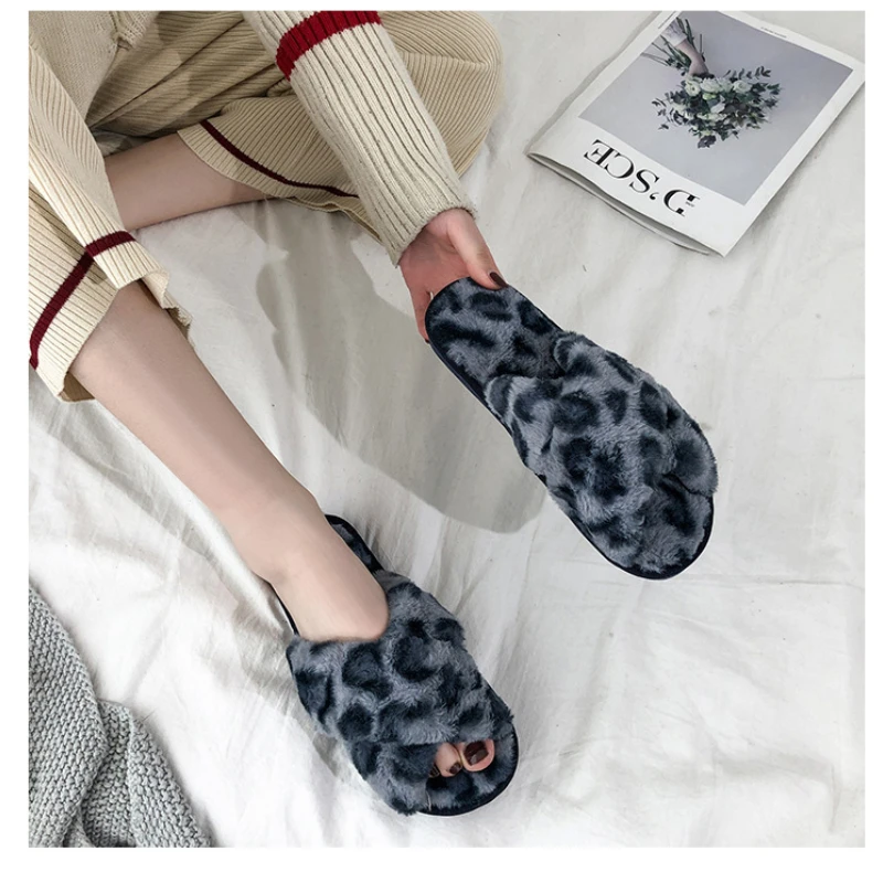 Warm Fluffy Slippers Women's Comfortable Faux Fur Cross Indoor Floor Slippers Flat Soft Furry Shoes Ladies Slippers Size 36-41
Warm Fluffy Slippers Women's Comfortable Faux Fur Cross Indoor Floor Slippers Flat Soft Furry Shoes Ladies Slippers Size 36-41